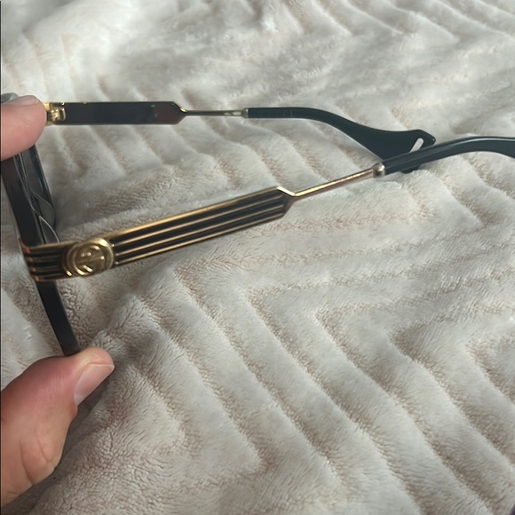 Gucci black and gold authentic sunglasses - Picture 3 of 3